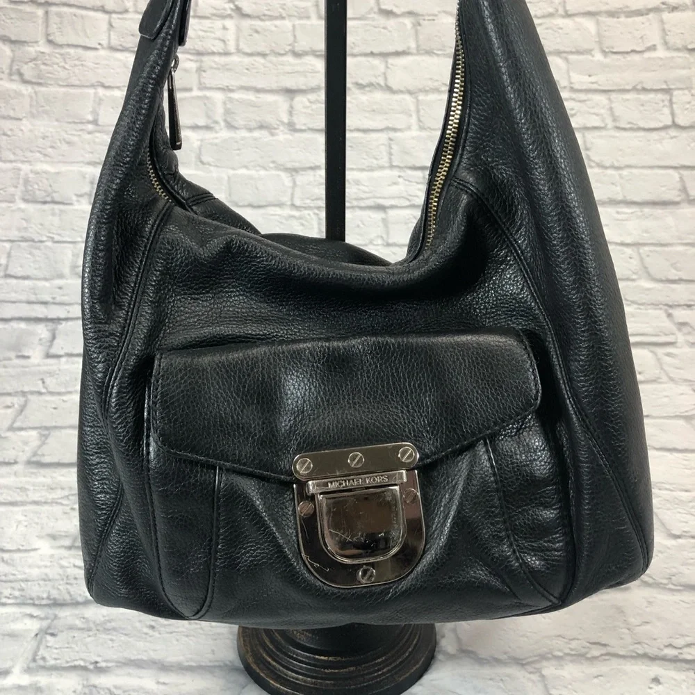 Michael Kors Leather Shoulder hobo bag Black One strap Silver Buckle clasp Lined
